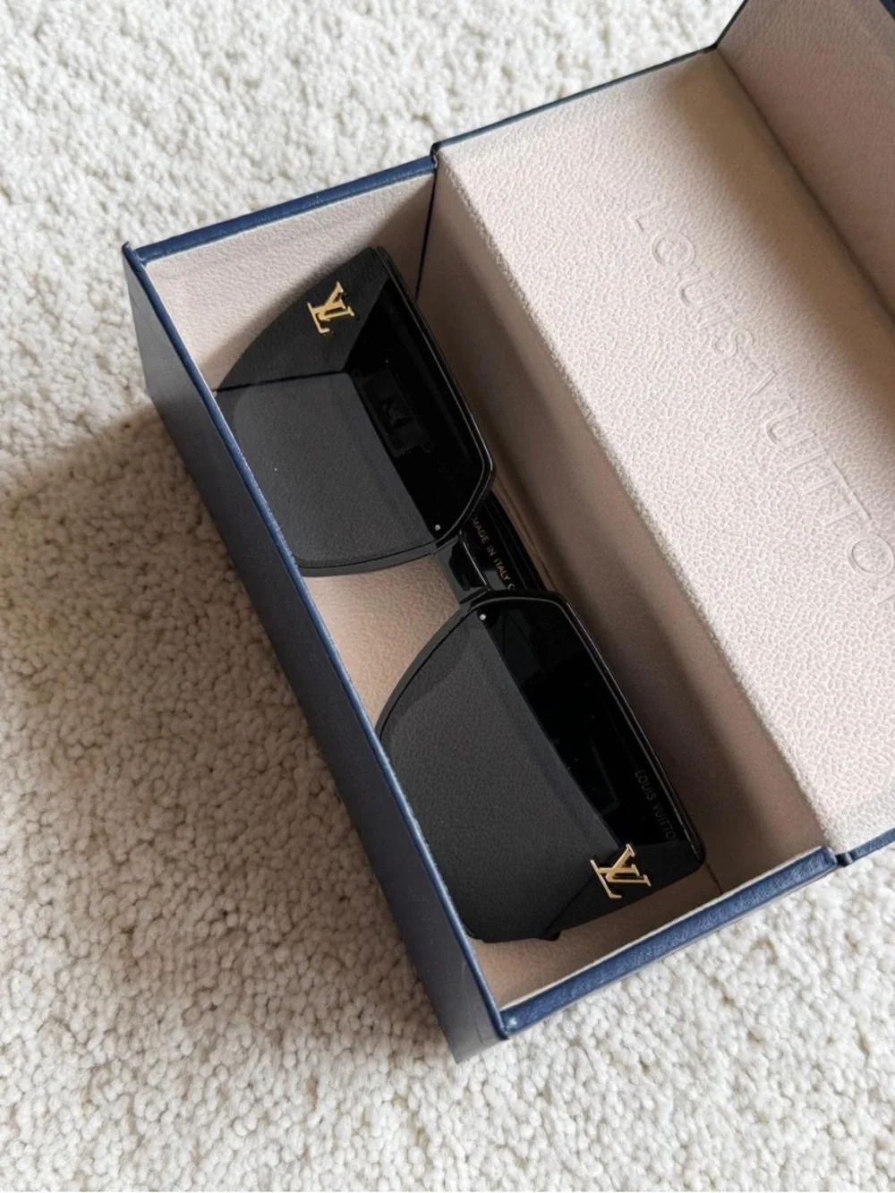 Louis Vuitton LV Women’s Sunglasses Black & Gold Oversized Designer Shades - Picture 2 of 5